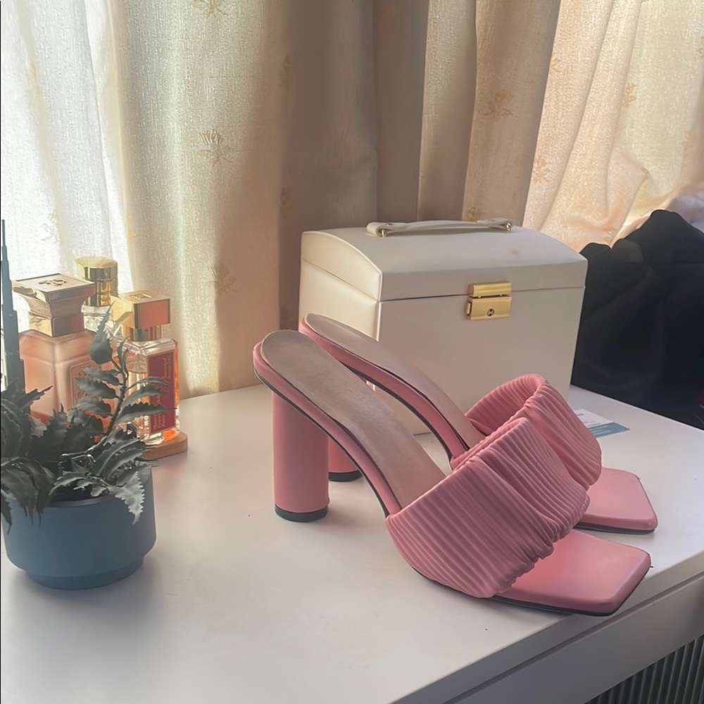 Elegant Pink Women's Heels w Ruffle Detail